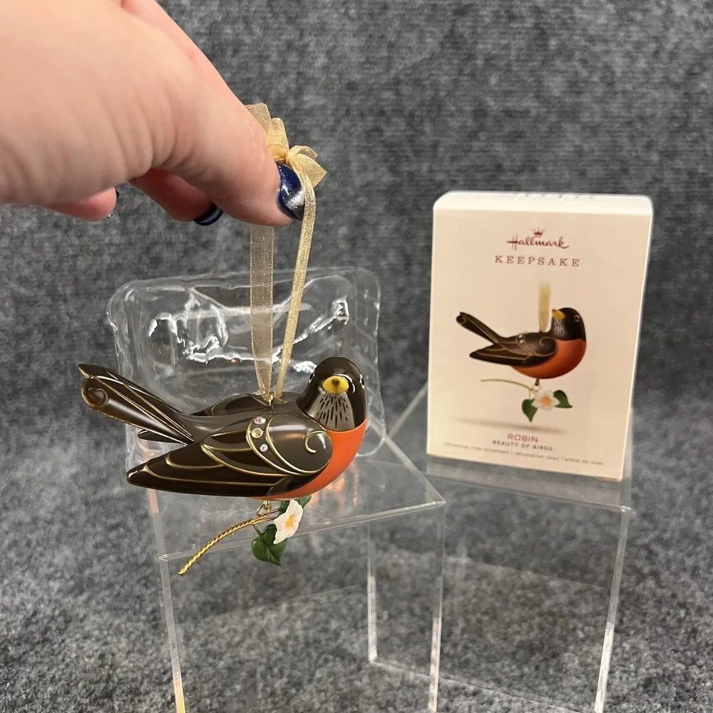 Hallmark 2018 Beauty of Birds, ROBIN Keepsake Ornament #14 Series New QX9453